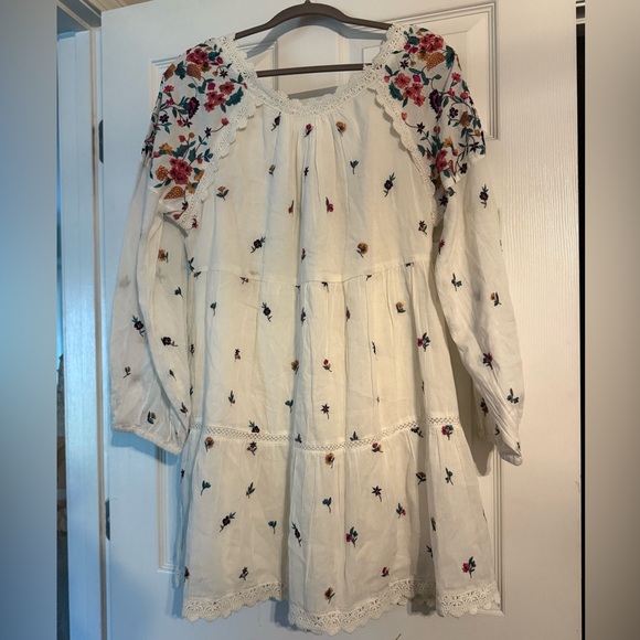 Maeve — Embroidered Boho White Dress - Picture 3 of 3